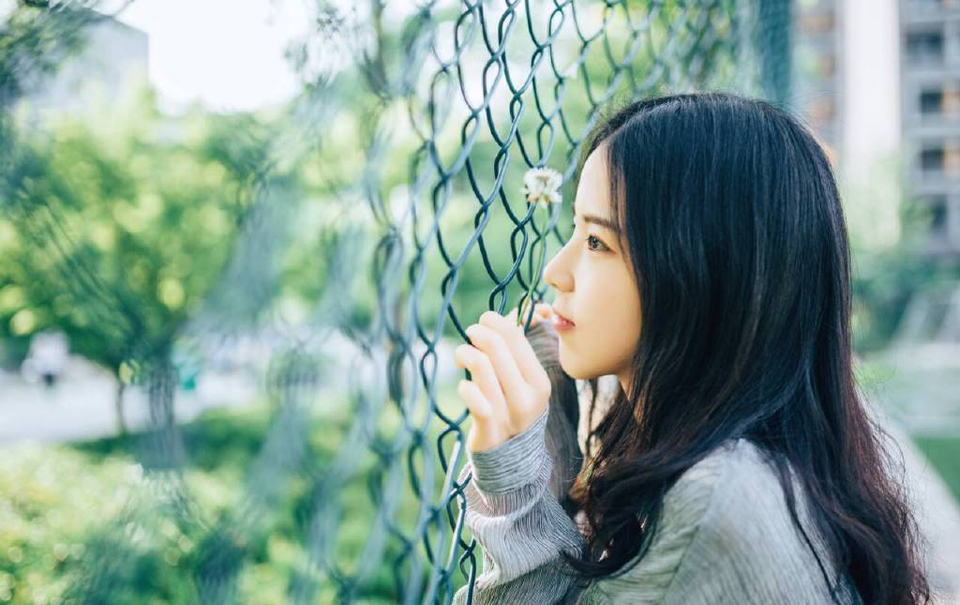 “当我没说。”魏延看着庞统吃人的表情，讪讪的道：“那就祝你早日功成！”